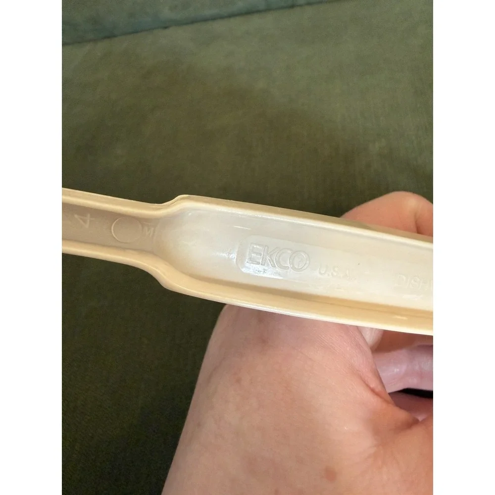 VINTAGE EKCO SLOTTED PASTA SPOON Dishwasher Safe USA almond Serving Utensil Food